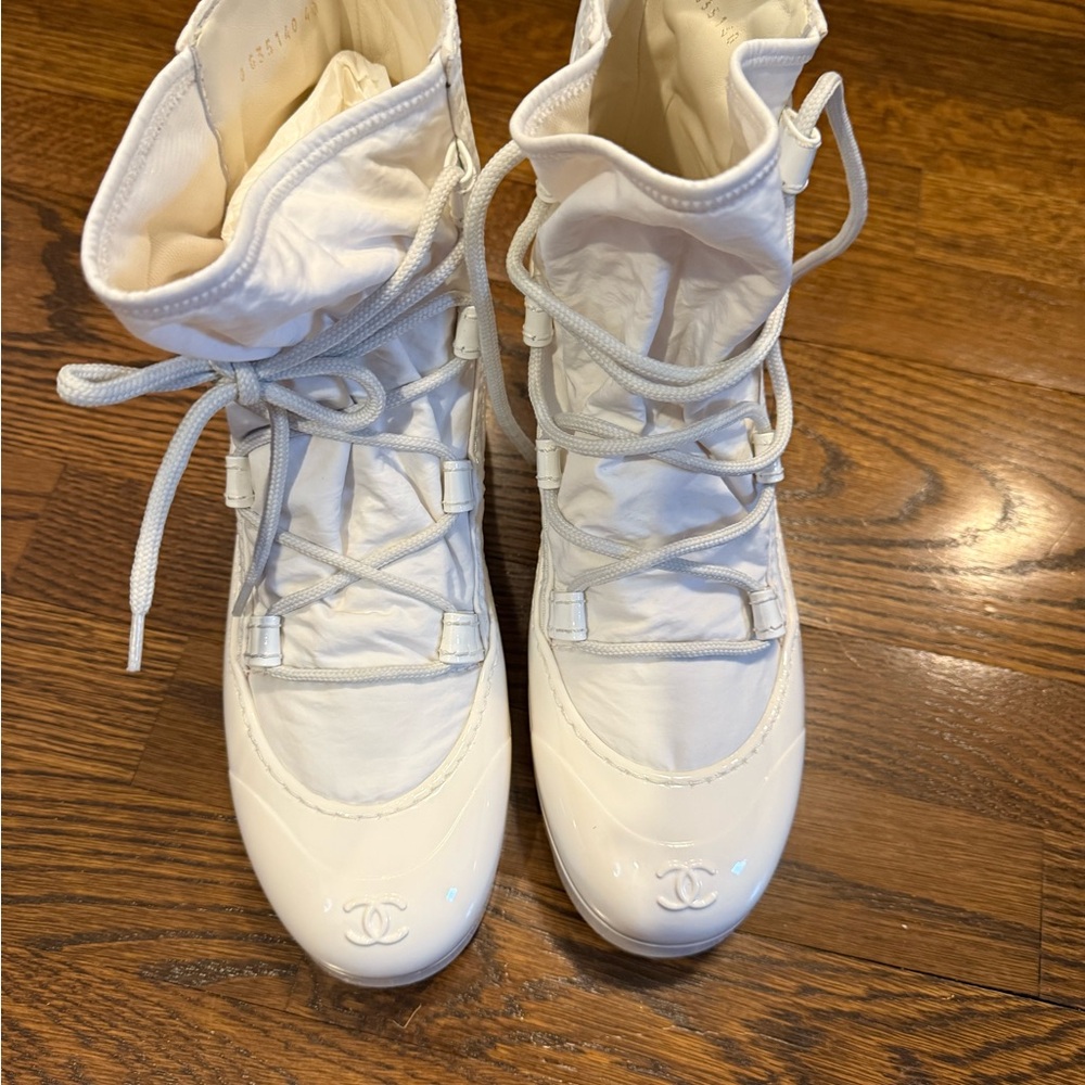 Chanel White Women's Boots Size 40